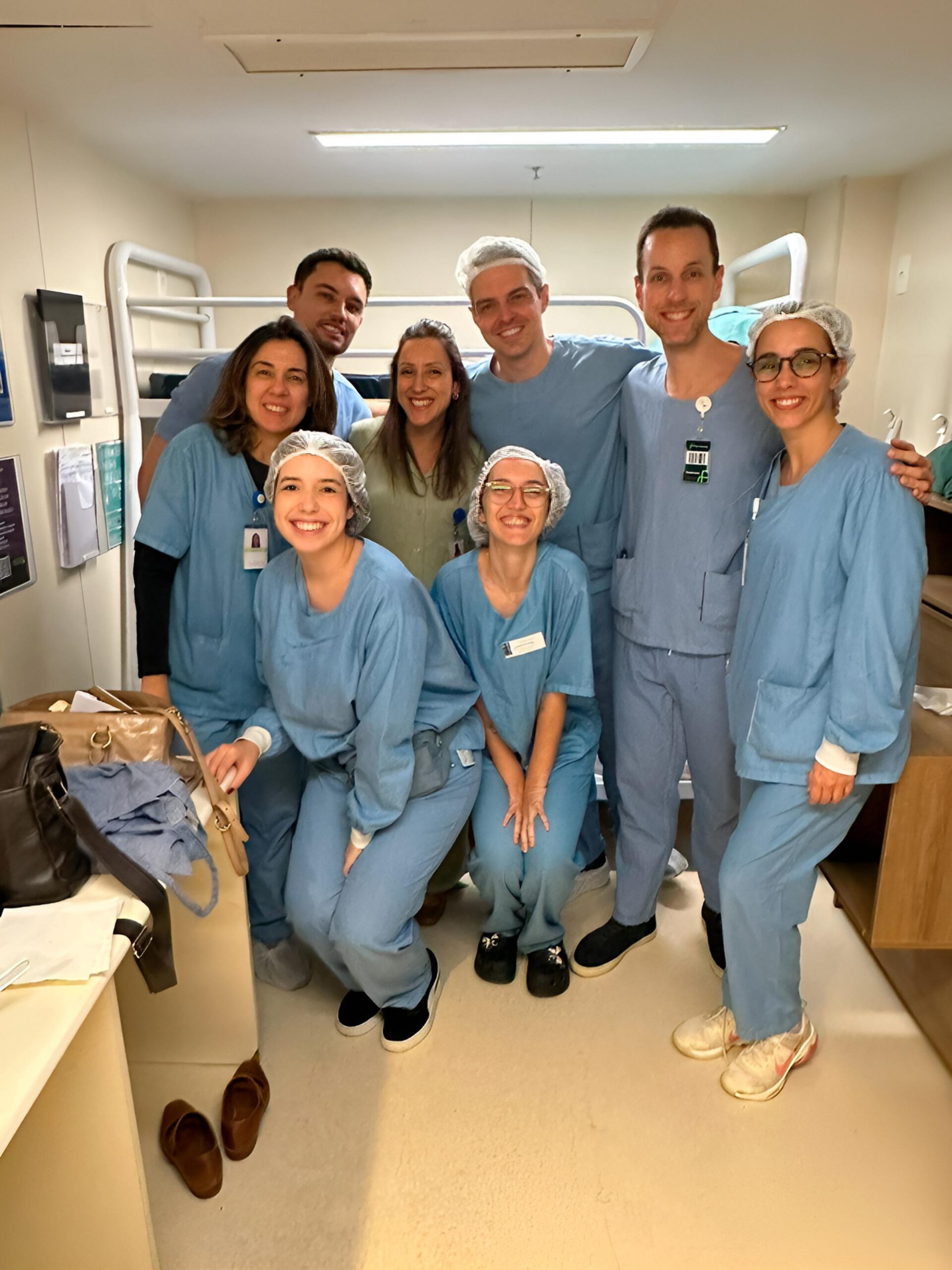 Dr. Daniel Ferreira e equipe no centro cirúrgico
