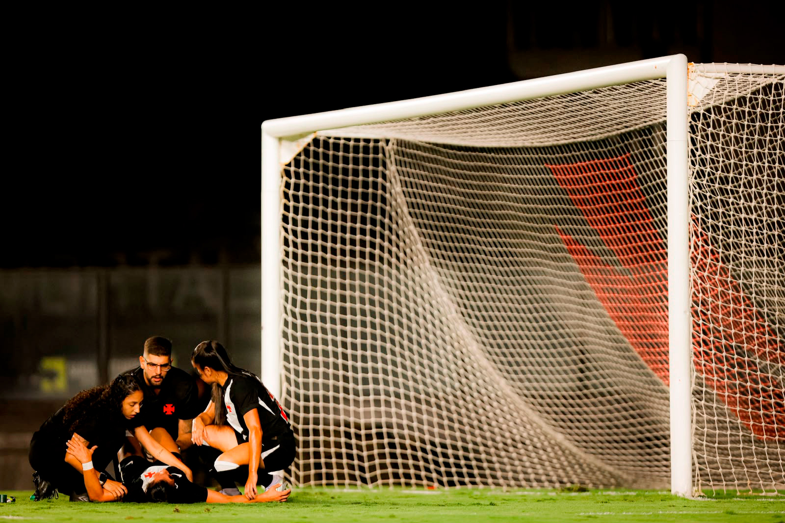 Atendimento médico no futebol feminino do Vasco da Gama