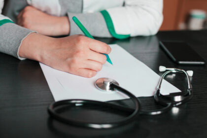 Medicina Legal e Perícia Médica - imagem Designed by Freepik