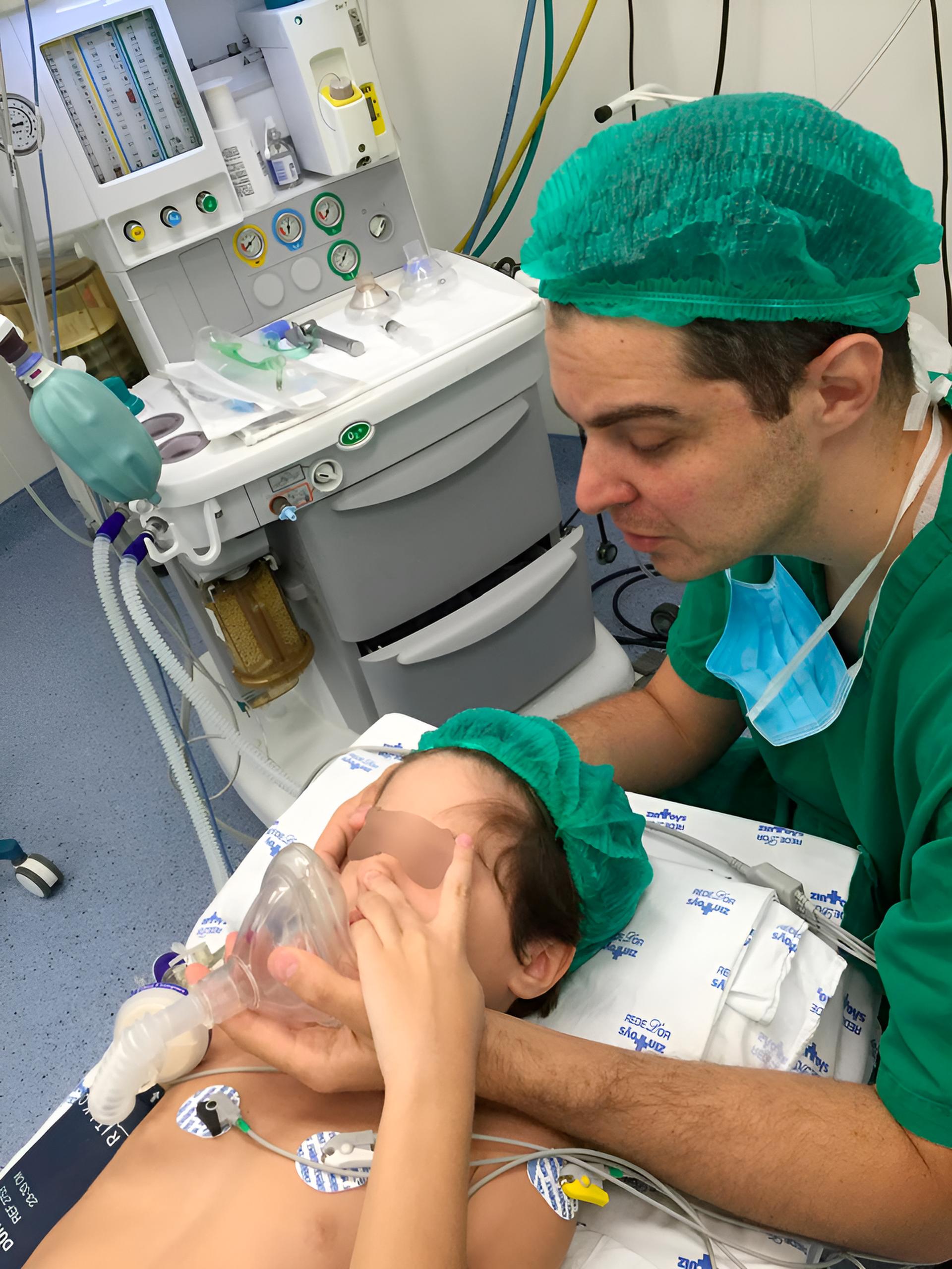 Dr. Daniel Ferreira - Atendimento Anestesia Pediátrica